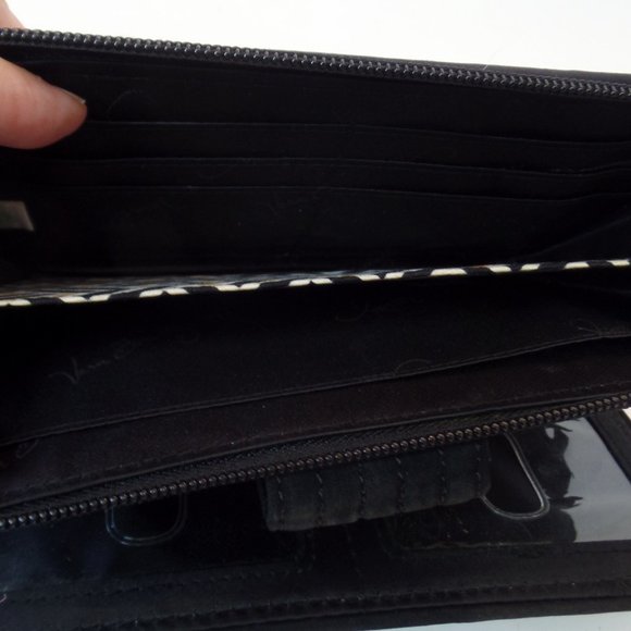 Vera Bradley Black Quilted Silvetone Hardware Organizer Wallet Zipped & Turnlock - Picture 6 of 9